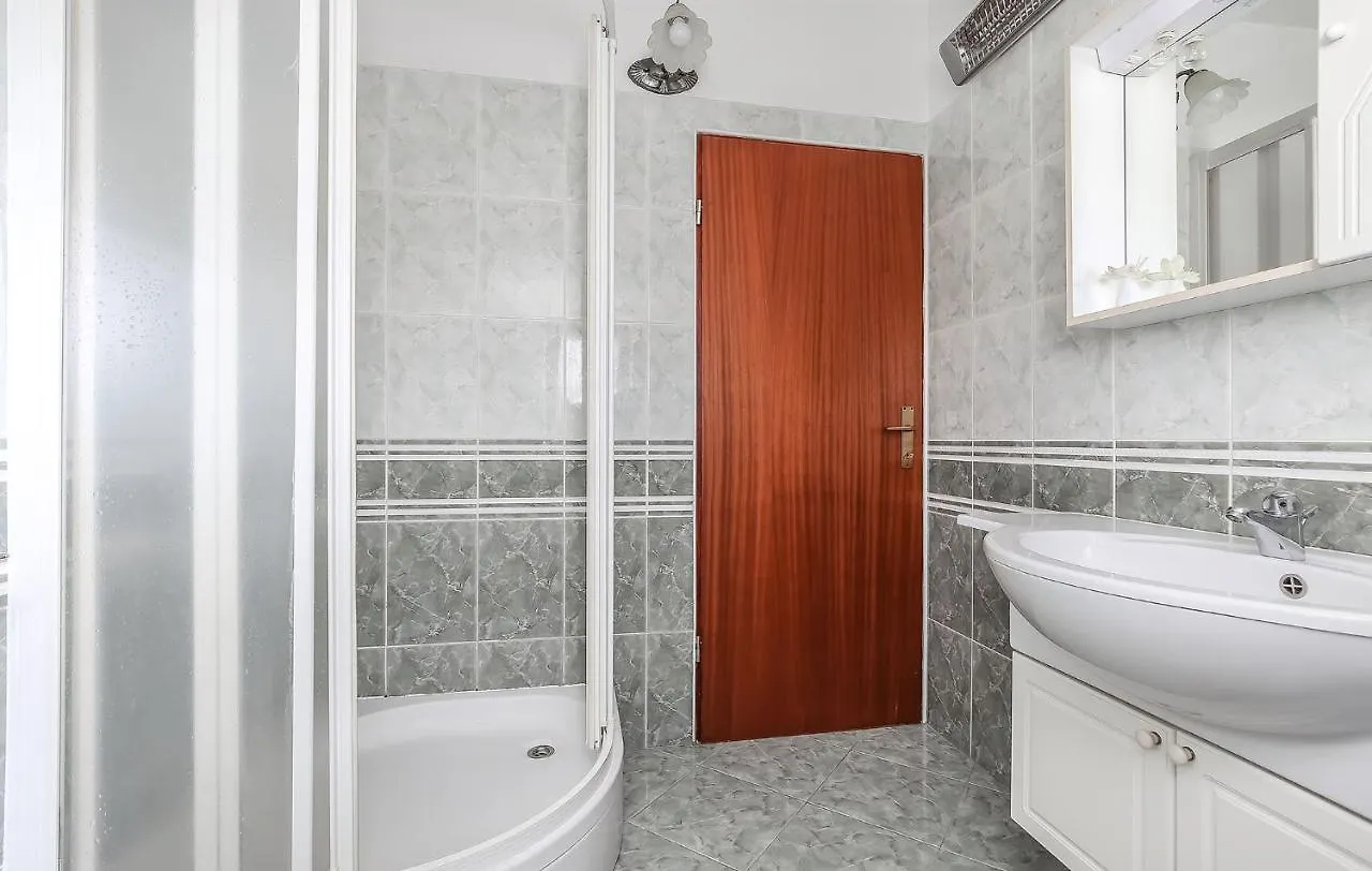 Apartments Lidija Porec 0*,
