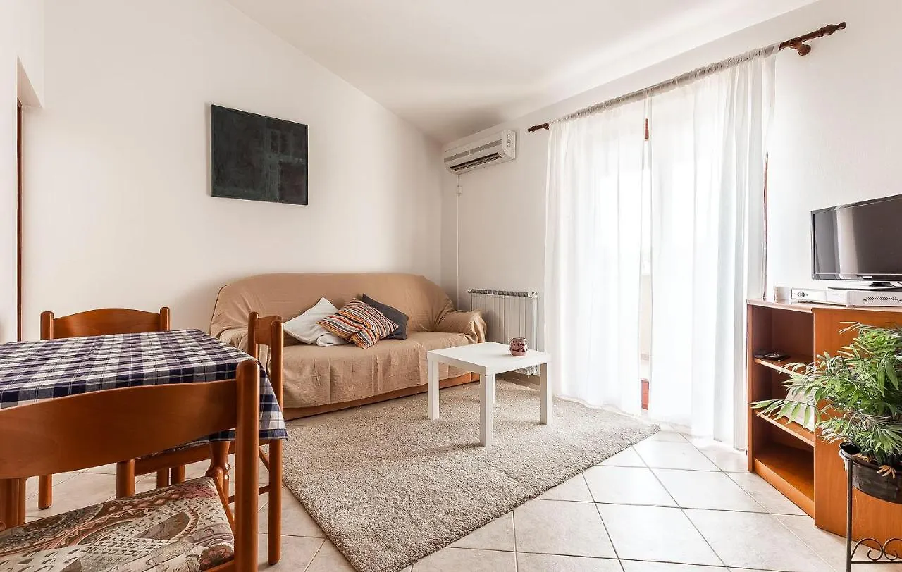 Apartments Lidija Porec 0*,